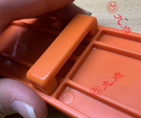不發白不發脆的PVC塑料膠水,用九點柔軟性塑料膠水