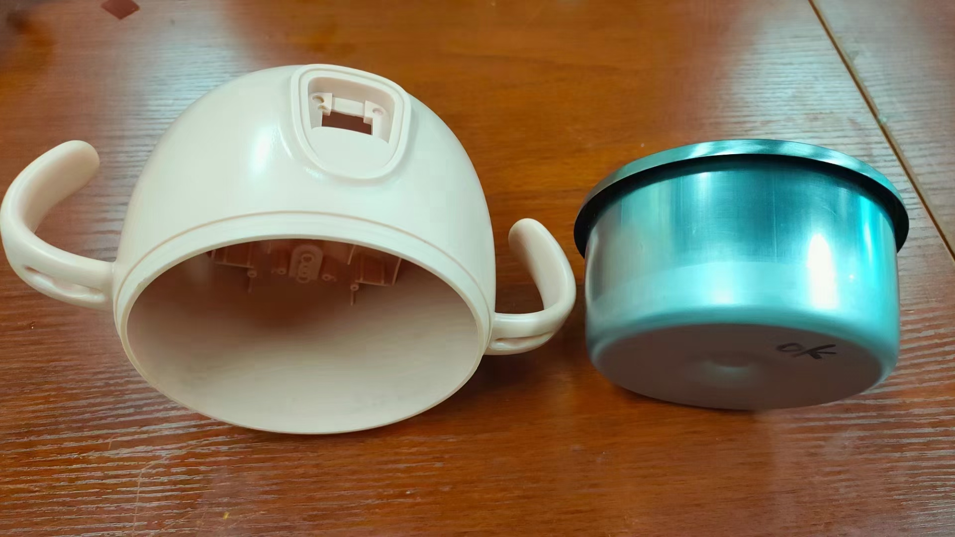 PP塑料粘不銹鋼如何粘接？九點(diǎn)專用金屬粘塑料膠水輕松解決粘接難題